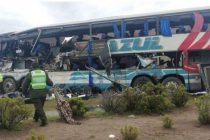 14 человек погибли в результате падения автобуса в пропасть в Боливии