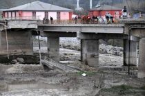 Мост с людьми обрушился в Турции