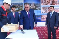 Президент страны Эмомали Рахмон заложил камень в фундамент строительства пятизвездочной гостиницы на улице Низами Ганджави города Душанбе
