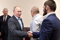 Путин поздравил отца и сына Нурмагомедовых с защитой титула UFC