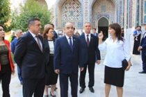 Парламентская делегация Таджикистана посетила культурные и исторические места Самарканда