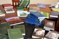 Школам Варзобского района передано 9,5 тысячи книг