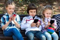 Немецкие ученые: смартфоны вредны детям младше 11 лет