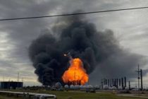 В США эвакуируют 60 тысяч человек из-за второго взрыва на нефтезаводе