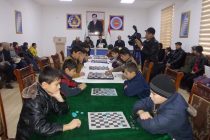 В Кулябе организованы соревнования по шашкам для учащихся школ