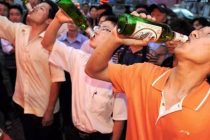 Алкоголь не спасет от заболевания коронавирусом, заявили в ВОЗ