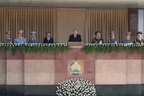 Лидер нации Эмомали Рахмон принял участие в военном параде в честь 27-й годовщины образования Вооруженных сил Республики Таджикистан
