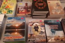 ФОТО-ФАКТ: суббота, ярмарка- продажа книг в  Душанбе