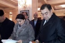 КНИЖНЫЙ АЖИОТАЖ!  В субботу на выставке-ярмарке в Душанбе были  представлены сотни уникальных произведений отечественных и зарубежных авторов