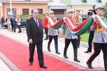 Президент страны открыл площадь Государственного флага Таджикистана в селении Гозиён Бободжон Гафуровского района