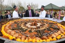 Глава государства Эмомали Рахмон открыл новый центр обслуживания «Азизи дил» и принял участие в праздничном наврузовском мероприятии в Бободжон Гафуровском районе