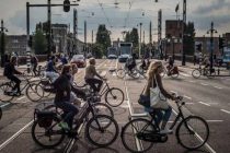 В европейских городах станет больше велодорожек и меньше машин
