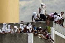Число погибших при попытке побега из тюрьмы в Венесуэле выросло до 46