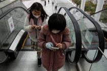Японские педиатры предупреждают об опасности ношения масок для детей младше двух лет