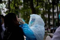 В Китае за сутки коронавирус выявили у 33 новых носителей