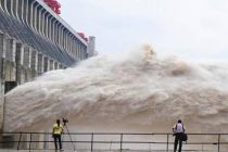 Уровень воды в водохранилище китайской ГЭС превысил норму на 12 метров