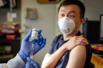 В Казахстане более 2 млн человек вакцинируют от коронавируса бесплатно
