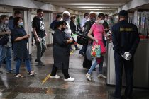 ТАСС: с 1 августа в московском метро снова начали массово штрафовать пассажиров без масок