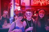 Ночные клубы, бары и рестораны стали основными местами заражений коронавирусом в Швейцарии