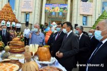 Сегодня земледельцы страны в Торговом центре «Мехргон» организовали Праздник тыквы, дыни и арбуза