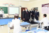 Глава государства Эмомали Рахмон открыл здание среднего общеобразовательного учреждения № 15 Восейского района