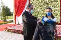 Президент Республики Таджикистан Эмомали Рахмон вручил подарки и оказал материальную помощь детям-сиротам города Куляб