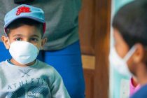 Как и в каких случаях дети должны носить маски в условиях пандемии — рекомендации ВОЗ и ЮНИСЕФ