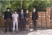 Фонд «Мерьё» передал одноразовые медицинские перчатки, халаты и маски Национальной лаборатории общественного здравоохранения Республики Таджикистан