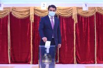 Председатель Маджлиси милли Маджлиси Оли Республики Таджикистан, Председатель города Душанбе Рустами Эмомали проголосовал за достойного кандидата