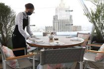 С сегодняшнего дня в  российских ресторанах запретили курение кальянов и вейпов