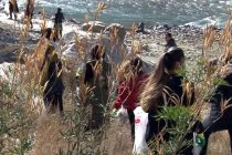 Сотни жителей Горного Бадахшана приняли участие в акции «Чистый берег»