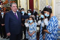 Глава государства Эмомали Рахмон в городе Бохтар встретился с круглыми сиротами Хатлонской области