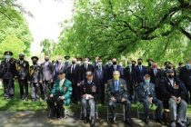 Посол Таджикистана в США принял участие в церемонии возложения венков к мемориальной плите «Дух Эльбы» в Вашингтоне