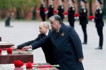 ТАСС: Путин прибыл на парад Победы вместе с Президентом Таджикистана Эмомали Рахмоном, у Вечного огня в Александровском саду прозвучал гимн Таджикистана