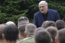 Лукашенко лишил звания 80 бывших военнослужащих и силовиков