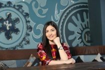 «БУДЬ В НАЦИОНАЛЬНОМ!». Так называется этнокультурный проект, с которым наша коллега Сурайё Ханзаде представила Таджикистан на Международном онлайн-конкурсе Miss AsiaMix