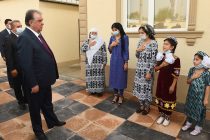 Глава государства Эмомали Рахмон ознакомился с ходом работ по восстановлению жилых домов жителей города Куляба