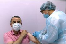 Абдухалил Холикзода, руководитель Клиники «Ибни Сино» в Душанбе: «Я вакцинировался. А вы?»