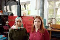 СТУДЕНТКА НИГОРА МИРОВА СОЗДАЕТ УНИКАЛЬНУЮ ТЕХНИКУ!   Уникальная разработка молодой таджикской девушки покорила Россию