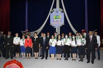 Победителей республиканских олимпиад в Хатлонской области наградили дипломами, медалями и сувенирами