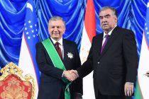 Церемония вручения государственной награды Республики Таджикистан Ордена «Зарринтодж» I степени Президенту Республики Узбекистан Шавкату Мирзиёеву
