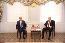 В Душанбе обсудили вопросы поставки китайских вакцин в Таджикистан