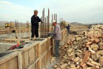 В школе отдаленного села Каздон Айнинского района строят дополнительный корпус