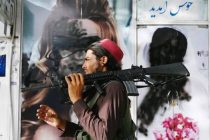 «Нью-Йорк таймс»: Талибы призвали женщин оставаться дома, потому что бойцов не научили с ними обращаться