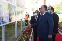 Президент страны Эмомали Рахмон заложил камень в фундамент строительства Площади Государственного флага в Шугнанском районе
