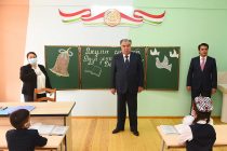 Президент страны Эмомали Рахмон открыл среднюю школу №133 в районе Сино города Душанбе