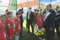 Президент страны Эмомали Рахмон сдал в эксплуатацию спортивную площадку в Шугнане