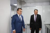 Премьер-министр страны Кохир Расулзода в Душанбе ознакомился с возможностями мобильных клиник