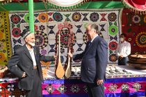 Президент страны Эмомали Рахмон в Нурободском районе посетил выставку народных ремёсел и сельскохозяйственной продукции