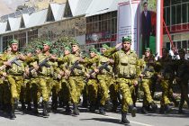 Президент Республики Таджикистан Эмомали Рахмон в Дарвазском районе принял участие в военном параде
